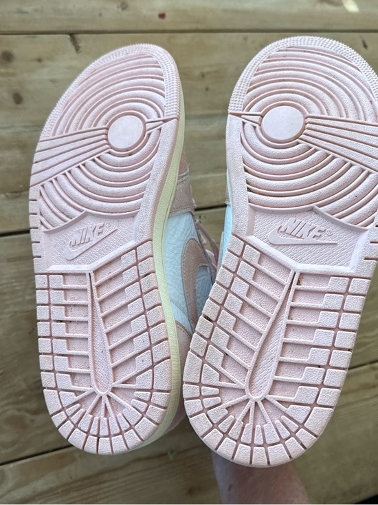 Women’s Pink and White Jordan 1 High-Top Sneakers size 9.5 - Picture 4 of 5